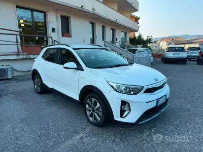 Usata Kia Stonic Style 82 CV (60 kW) 2021 Bianco SUV