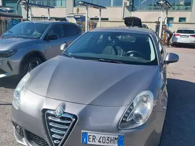 Gebraucht Alfa Romeo Giulietta 120 PS (88 kW) 2013 Grau Kleinwagen