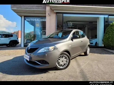 Usata Lancia Ypsilon Silver 69 CV (50 kW) 2017 Grigio Utilitaria