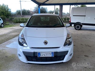 Bianco Usata 2011 Renault Clio II Dynamique Berlina | 4999 € (Buon prezzo)