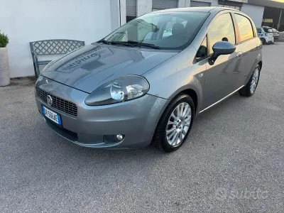 Usata Fiat Grande Punto Dynamic 65 CV (47 kW) 2009 Grigio Utilitaria
