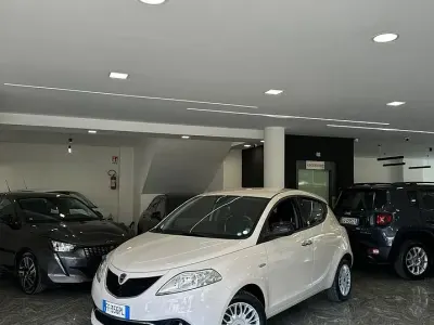 Usata Lancia Ypsilon Gold 69 CV (50 kW) 2016 Beige Utilitaria