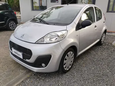 Usata Peugeot 107 Active 68 CV (50 kW) 2013 Grigio Utilitaria