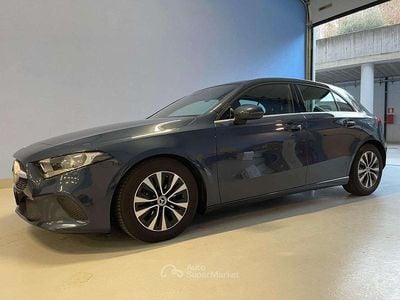 Usata Mercedes A180 116 CV (85 kW) 2021 Blu/azzurro Berlina