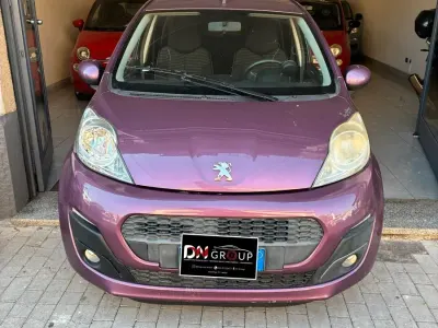 Usata Peugeot 107 Active 67 CV (49 kW) 2012 Viola Utilitaria