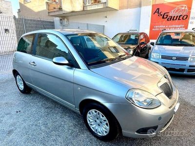 Usata Lancia Ypsilon 60 CV (44 kW) 2005 Argento Utilitaria