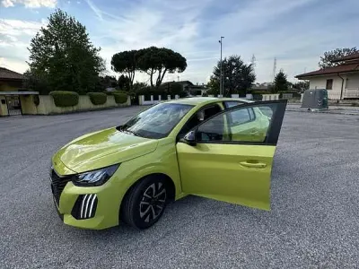 Usata Peugeot 208 Active 75 CV (55 kW) 2024 Utilitaria