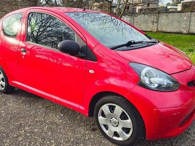 Usata Toyota Aygo Sol 68 CV (50 kW) 2008 Rosso Utilitaria