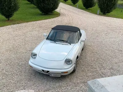 Usata Alfa Romeo Spider 122 CV (89 kW) 1990 Giallo Cabrio