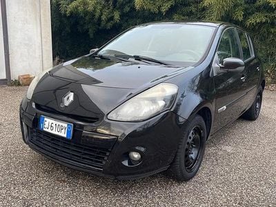 Nero Usata 2011 Renault Clio II Dynamique Berlina | 2990 € (Ottimo prezzo)