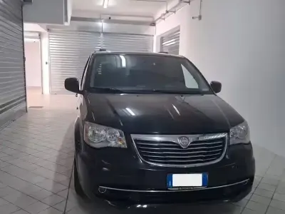 Usata Lancia Voyager 163 CV (119 kW) 2012 Nero Monovolume
