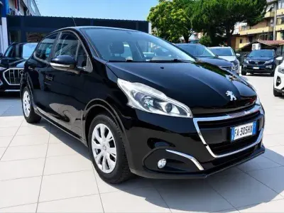 Usata Peugeot 208 Allure 82 CV (60 kW) 2015 Nero Utilitaria