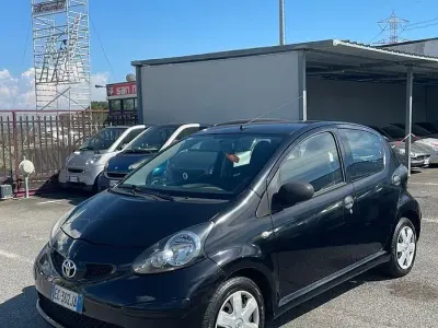 Usata Toyota Aygo 68 CV (50 kW) 2010 Nero Utilitaria