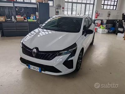 Käytetty Renault Clio V Techno 90 HP (66 kW) 2024 Valkoinen Sedan