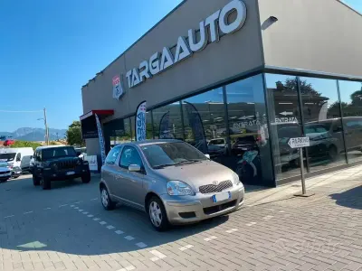 Usata Toyota Yaris Sol 65 CV (47 kW) 2004 Grigio Utilitaria