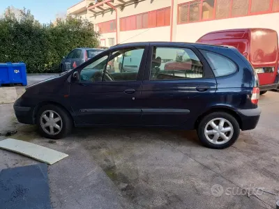Usata Renault Scénic 116 CV (85 kW) 2001 Blu Monovolume