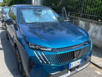 Usata Peugeot 3008 Allure 136 CV (100 kW) 2025 Blu/azzurro SUV