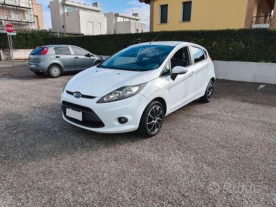 Usado Ford Fiesta 97 HP (71 kW) 2009 Branco Sedan