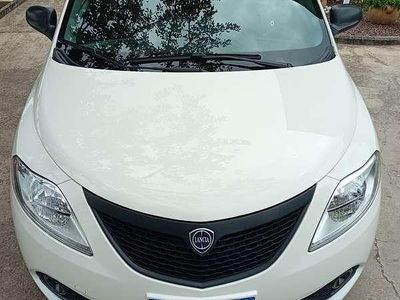 Usata Lancia Ypsilon Silver 69 CV (50 kW) 2021 Bianco Utilitaria