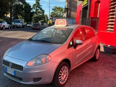 Usata Fiat Grande Punto 77 CV (56 kW) 2009 Grigio Utilitaria