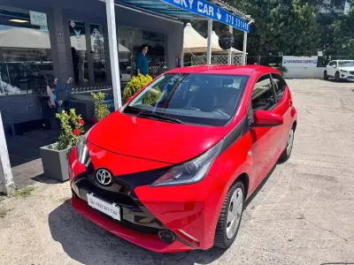 Usata Toyota Aygo Cool 69 CV (50 kW) 2017 Rosso Utilitaria