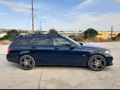 Usata Mercedes C220 156 CV (114 kW) 2011 Bluazzurro Station wagon