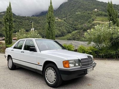 Usata Mercedes 190 122 CV (89 kW) 1986 Bianco Berlina