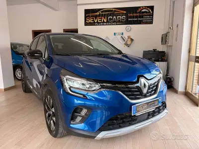 Usata Renault Captur Techno 101 CV (74 kW) 2023 Blu SUV