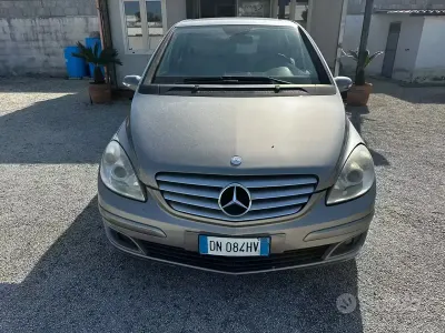 Begagnad Mercedes B200