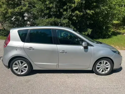 Usata Renault Scénic III Luxe 110 CV (80 kW) 2010 Grigio Monovolume