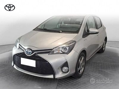 Usata Toyota Yaris Hybrid Active 101 CV (74 kW) 2016 Silver met Berlina