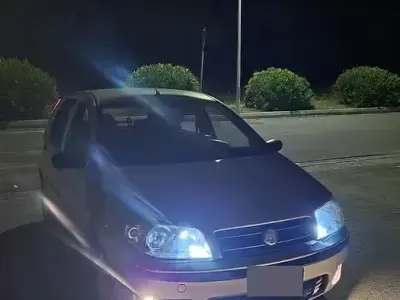 Usata Fiat Punto 69 CV (50 kW) 2005 Grigio Utilitaria