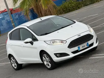 Usata Ford Fiesta Titanium 75 CV (55 kW) 2017 Bianco Utilitaria