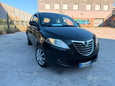 Usata Lancia Ypsilon 85 CV (62 kW) 2013 Nero Utilitaria