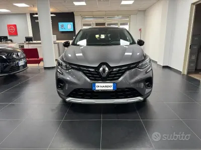 Usata Renault Captur Intens 101 CV (74 kW) 2020 Grigio SUV
