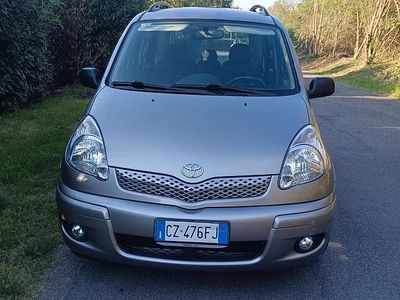 Usata Toyota Yaris Verso 2005 Grigio Monovolume