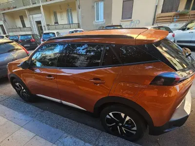 Usata Peugeot 2008 Allure 131 CV (96 kW) 2022 Arancione SUV
