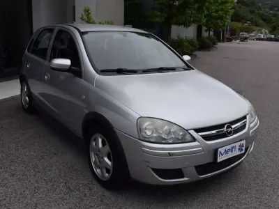 Usata Opel Corsa 75 CV (55 kW) 2006 Argento Utilitaria