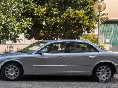 Usata Jaguar XJ6 238 CV (175 kW) 2003 Grigio Berlina
