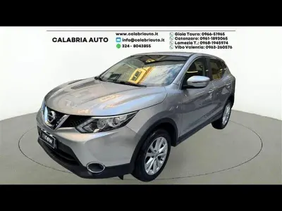 Usata Nissan Qashqai Acenta 110 CV (80 kW) 2016 Grigio chiaro SUV