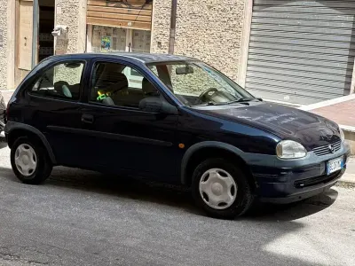 Usata Opel Corsa 60 CV (44 kW) 1999 Bluazzurro Berlina