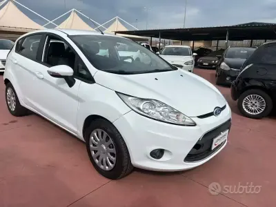 Usata Ford Fiesta Titanium 92 CV (67 kW) 2010 Bianco Berlina