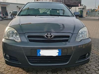 Begagnad Toyota Corolla 90 HK (66 kW) 2006 Grå Sedan