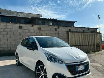 Usata Peugeot 208 Allure 110 CV (80 kW) 2016 Utilitaria