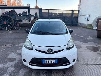 Usata Toyota Aygo Connect Style 68 CV (50 kW) 2013 Bianco Utilitaria