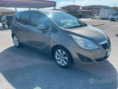 Usata Opel Meriva 110 CV (80 kW) 2011 Marrone Monovolume