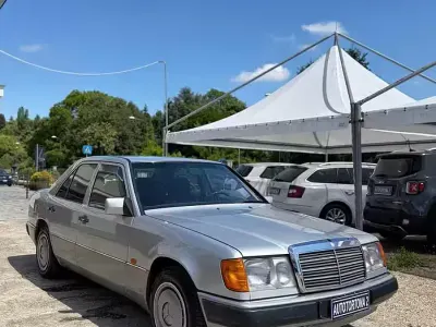 Käytetty Mercedes E200 136 HP (100 kW) 1994 Harmaa Sedan