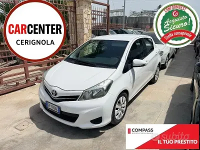 Usata Toyota Yaris Lounge 90 CV (66 kW) 2013 Bianco Utilitaria