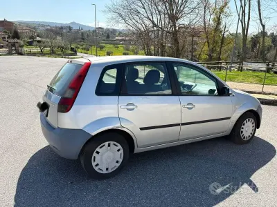 Usata Ford Fiesta 2005 Grigio Utilitaria