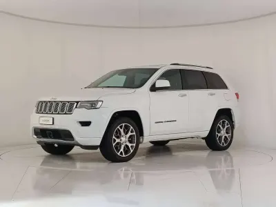 Usata Jeep Grand Cherokee Overland 250 CV (183 kW) 2019 Bright white SUV